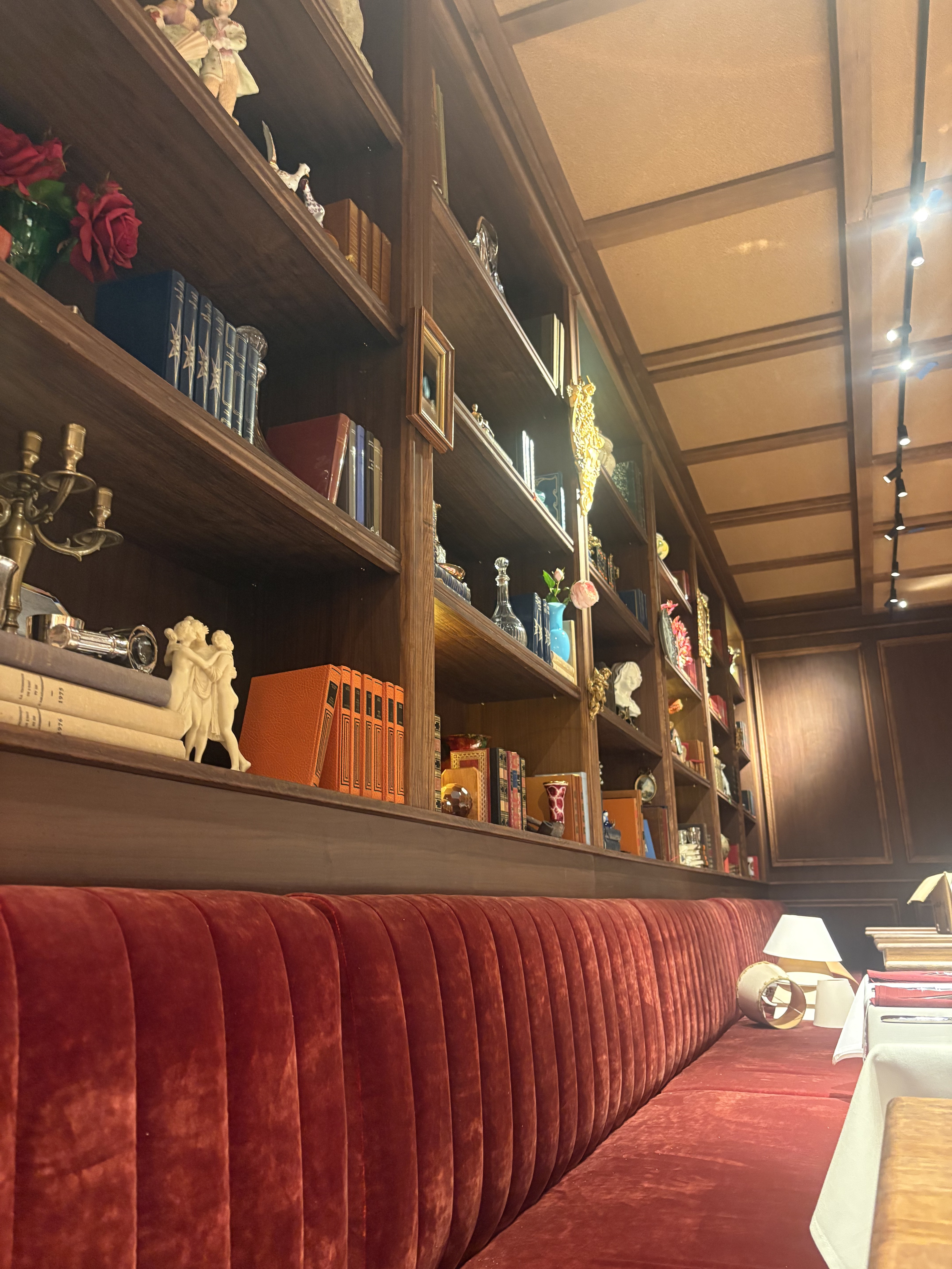 Flora restaurant interior